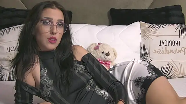 Snapshot of AishaHummer chatting on October 8, 5:32 pm AishaHummer online show from October 8, 5:32 pm