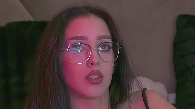 Snapshot of AishaHummer chatting on November 8, 8:29 pm AishaHummer online show from November 8, 8:29 pm