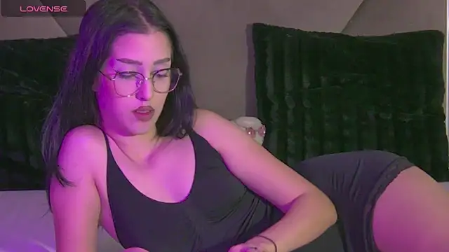 Snapshot of AishaHummer chatting on November 19, 8:20 pm AishaHummer online show from November 19, 8:20 pm