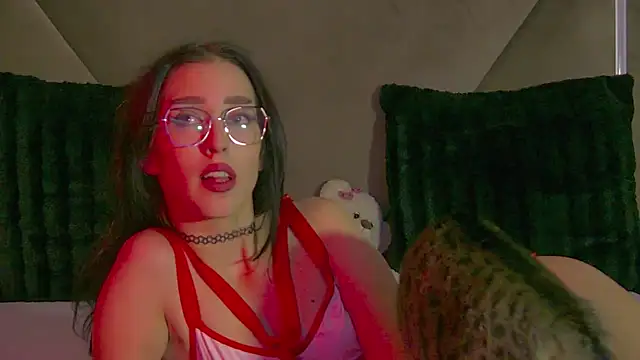 Snapshot of AishaHummer chatting on December 3, 9:02 pm AishaHummer online show from December 3, 9:02 pm