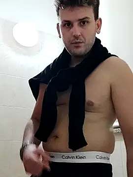 Snapshot of TheKing966 chatting on February 24, 1:02 am TheKing966 online show from February 24, 1:02 am