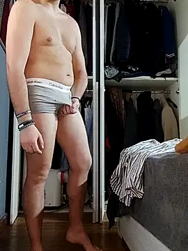 Snapshot of TheKing966 chatting on February 25, 2:33 pm TheKing966 online show from February 25, 2:33 pm