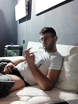 Snapshot of TheKing966 chatting on September 30, 10:37 pm TheKing966 online show from September 30, 10:37 pm