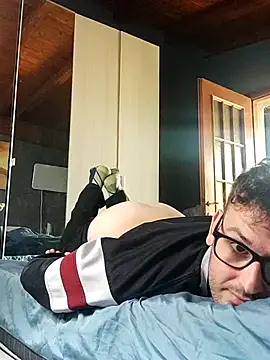 Snapshot of TheKing966 chatting on February 26, 12:37 pm TheKing966 online show from February 26, 12:37 pm