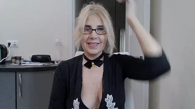 sweet raspberry online show from December 21, 10:17 am