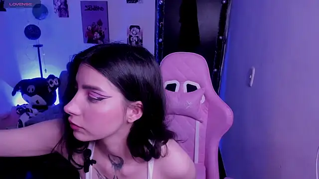 Snapshot of cami_mila9 chatting on January 6, 11:51 pm cami mila9 online show from January 6, 11:51 pm