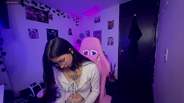 Snapshot of cami_mila9 chatting on February 16, 5:47 am cami mila9 online show from February 16, 5:47 am