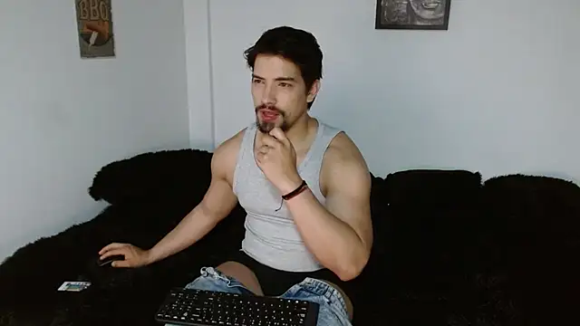 Snapshot of Ian_Daviz chatting on November 6, 2:01 am Ian Daviz online show from November 6, 2:01 am