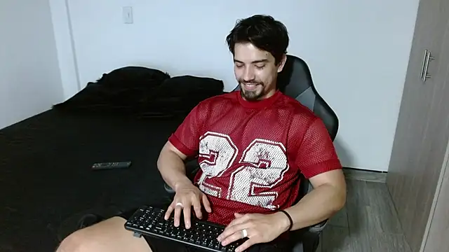 Snapshot of Ian_Daviz chatting on November 18, 1:00 am Ian Daviz online show from November 18, 1:00 am