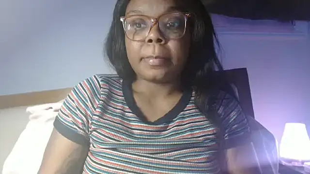 Snapshot of YaraBrynnn chatting on November 13, 8:24 am YaraBrynnn online show from November 13, 8:24 am