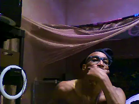 Snapshot of JdLove1 chatting on December 31, 4:35 pm JdLove1 online show from December 31, 4:35 pm