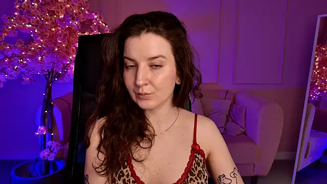 Snapshot of JackieByrd chatting on October 12, 1:21 pm JackieByrd online show from October 12, 1:21 pm