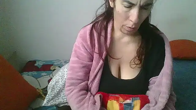 Snapshot of hairygirl80 chatting on January 8, 10:50 am hairygirl80 online show from January 8, 10:50 am