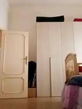 Snapshot of hairygirl80 chatting on February 2, 10:58 am hairygirl80 online show from February 2, 10:58 am