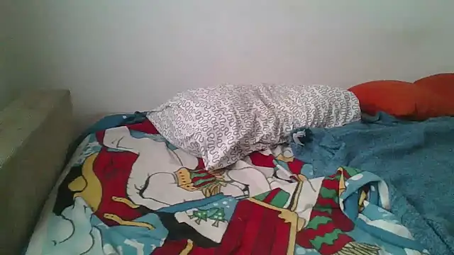 Snapshot of hairygirl80 chatting on February 6, 10:07 am hairygirl80 online show from February 6, 10:07 am