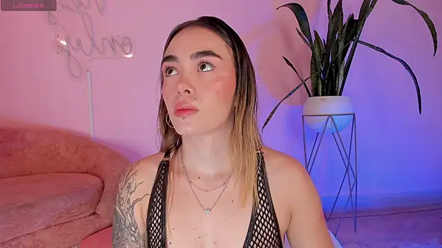 Lucy Vega online show from October 31, 4:57 am