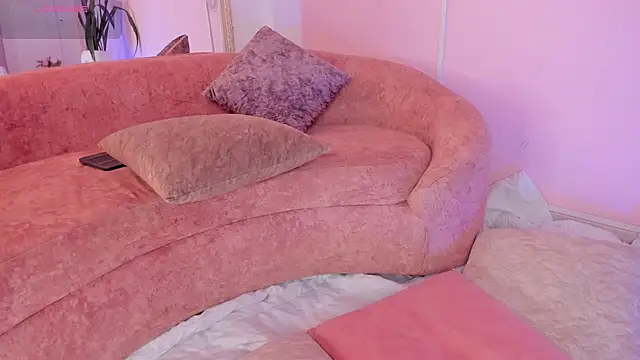 Lucy Vega online show from November 28, 4:48 am