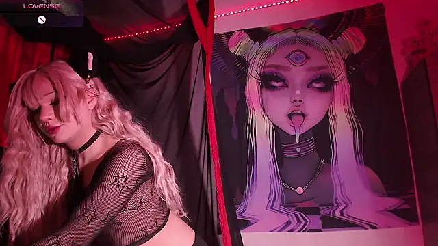 Snapshot of Poison_luna chatting on January 8, 5:04 pm Poison luna online show from January 8, 5:04 pm