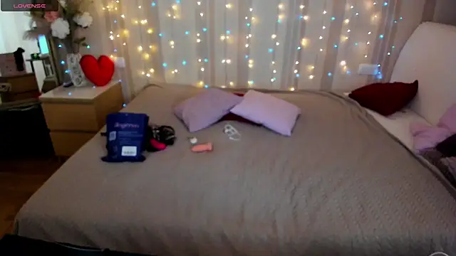 Snapshot of Katherine_Fox chatting on December 5, 6:54 am Katherine Fox online show from December 5, 6:54 am