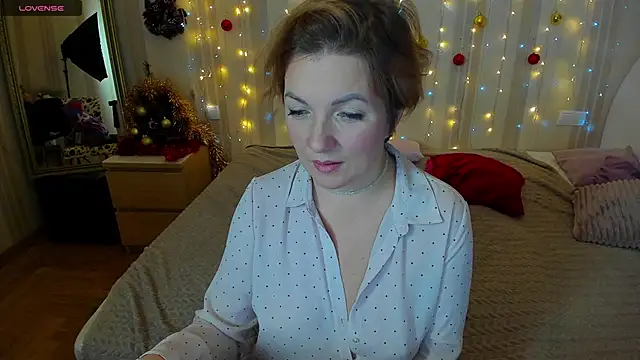 Snapshot of Katherine_Fox chatting on December 12, 10:45 am Katherine Fox online show from December 12, 10:45 am