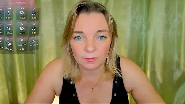 Snapshot of Regina__blue chatting on December 2, 6:32 pm Regina blue online show from December 2, 6:32 pm