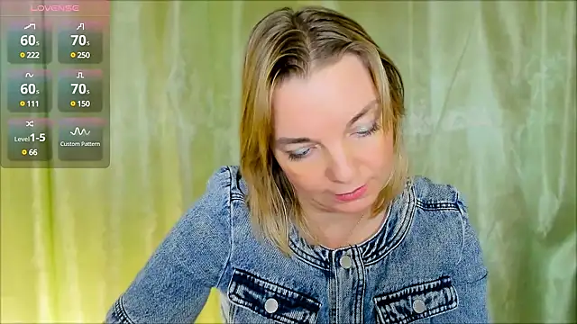 Snapshot of Regina__blue chatting on December 13, 1:55 pm Regina blue online show from December 13, 1:55 pm