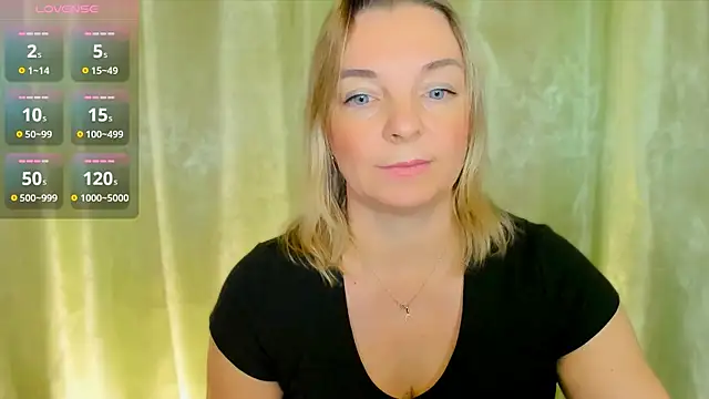 Snapshot of Regina__blue chatting on December 17, 3:17 pm Regina blue online show from December 17, 3:17 pm
