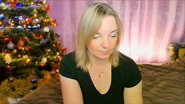 Snapshot of Regina__blue chatting on December 19, 3:52 pm Regina blue online show from December 19, 3:52 pm