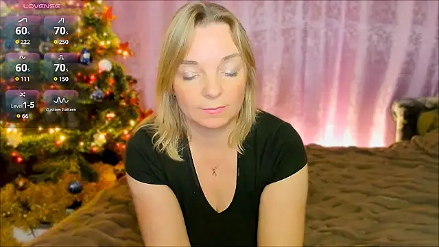 Snapshot of Regina__blue chatting on December 19, 6:56 pm Regina blue online show from December 19, 6:56 pm