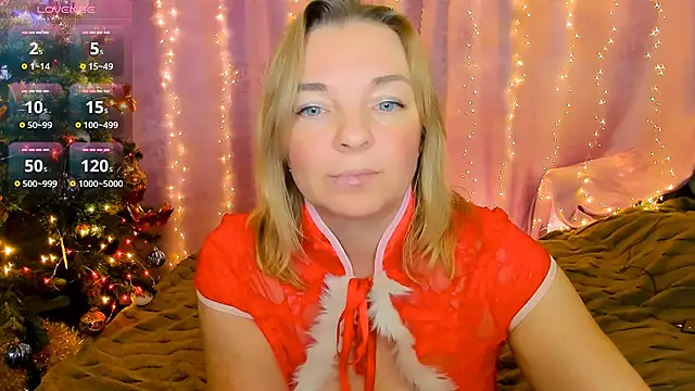 Snapshot of Regina__blue chatting on December 24, 6:39 pm Regina blue online show from December 24, 6:39 pm