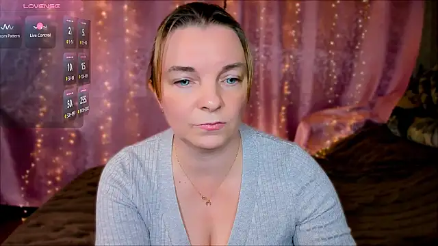 Snapshot of Regina__blue chatting on January 12, 6:05 pm Regina blue online show from January 12, 6:05 pm