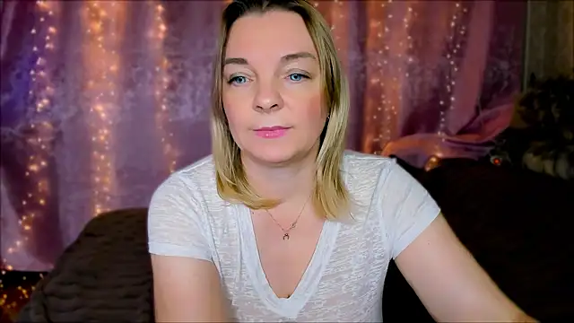 Snapshot of Regina__blue chatting on January 14, 4:29 pm Regina blue online show from January 14, 4:29 pm
