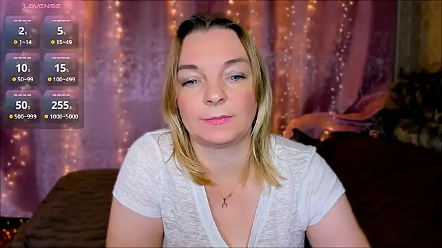 Snapshot of Regina__blue chatting on January 14, 7:32 pm Regina blue online show from January 14, 7:32 pm