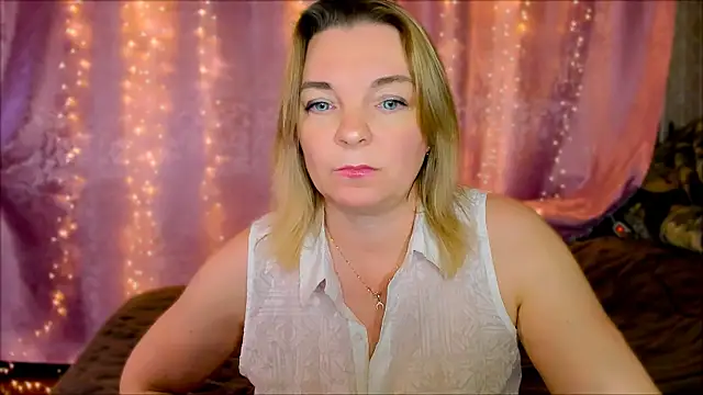 Snapshot of Regina__blue chatting on January 15, 7:01 pm Regina blue online show from January 15, 7:01 pm