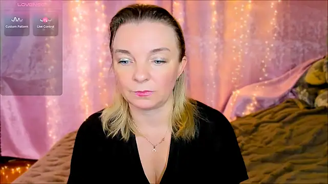 Snapshot of Regina__blue chatting on January 23, 5:10 pm Regina blue online show from January 23, 5:10 pm