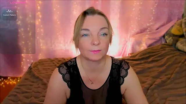 Snapshot of Regina__blue chatting on February 1, 7:55 pm Regina blue online show from February 1, 7:55 pm
