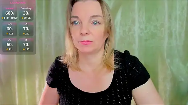 Snapshot of Regina__blue chatting on February 17, 7:10 pm Regina blue online show from February 17, 7:10 pm