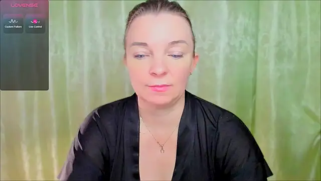 Snapshot of Regina__blue chatting on March 3, 6:22 pm Regina blue online show from March 3, 6:22 pm