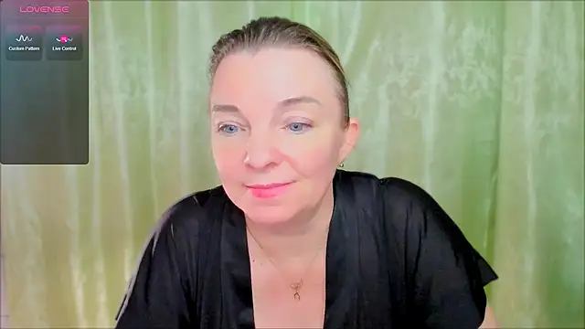 Snapshot of Regina__blue chatting on March 3, 9:26 pm Regina blue online show from March 3, 9:26 pm