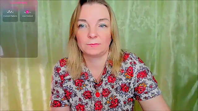 Snapshot of Regina__blue chatting on March 4, 7:22 pm Regina blue online show from March 4, 7:22 pm