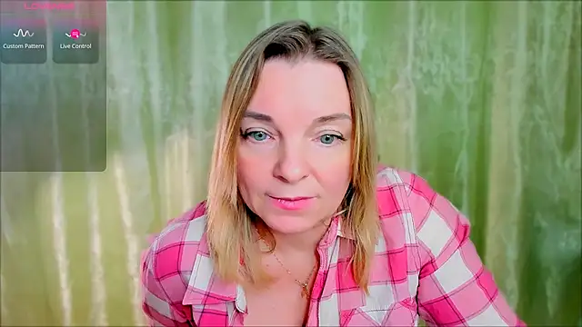 Snapshot of Regina__blue chatting on March 11, 11:04 pm Regina blue online show from March 11, 11:04 pm