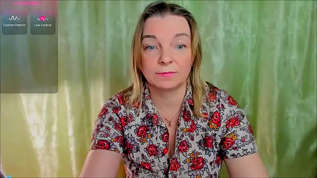 Snapshot of Regina__blue chatting on March 16, 11:36 pm Regina blue online show from March 16, 11:36 pm
