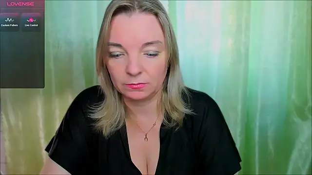 Snapshot of Regina__blue chatting on March 22, 2:47 pm Regina blue online show from March 22, 2:47 pm