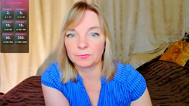 Snapshot of Regina__blue chatting on September 12, 6:41 pm Regina blue online show from September 12, 6:41 pm