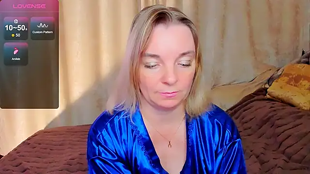 Snapshot of Regina__blue chatting on October 3, 5:54 pm Regina blue online show from October 3, 5:54 pm