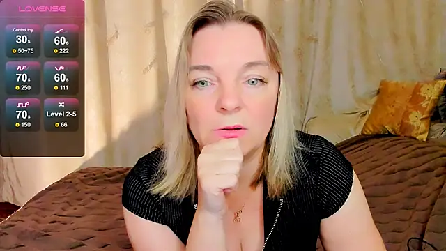 Snapshot of Regina__blue chatting on October 18, 4:52 pm Regina blue online show from October 18, 4:52 pm