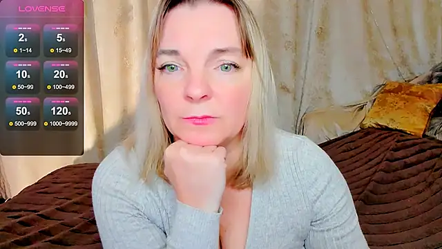 Snapshot of Regina__blue chatting on October 21, 6:52 pm Regina blue online show from October 21, 6:52 pm