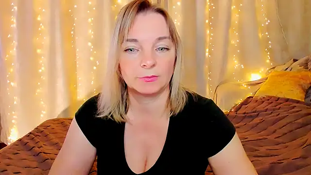 Snapshot of Regina__blue chatting on October 28, 3:58 pm Regina blue online show from October 28, 3:58 pm