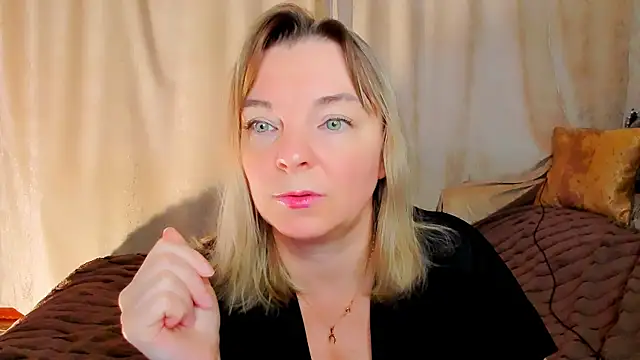 Snapshot of Regina__blue chatting on November 12, 1:44 pm Regina blue online show from November 12, 1:44 pm