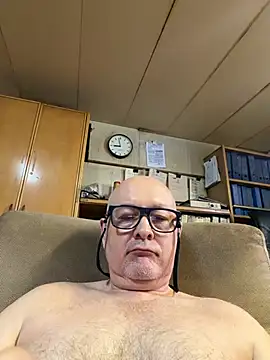 Snapshot of lam007 chatting on August 4, 7:55 am lam007 online show from August 4, 7:55 am